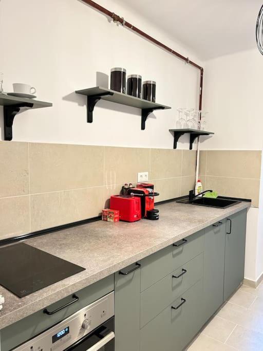 Location #12lunipebega Apartment *