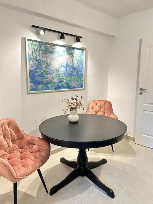 Location #12lunipebega Apartment *